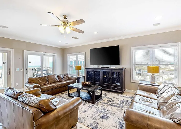 Roomy Coastal Gulf Front Retreat With Private Gulf-front Splash Pool & Gulf View Holiday home