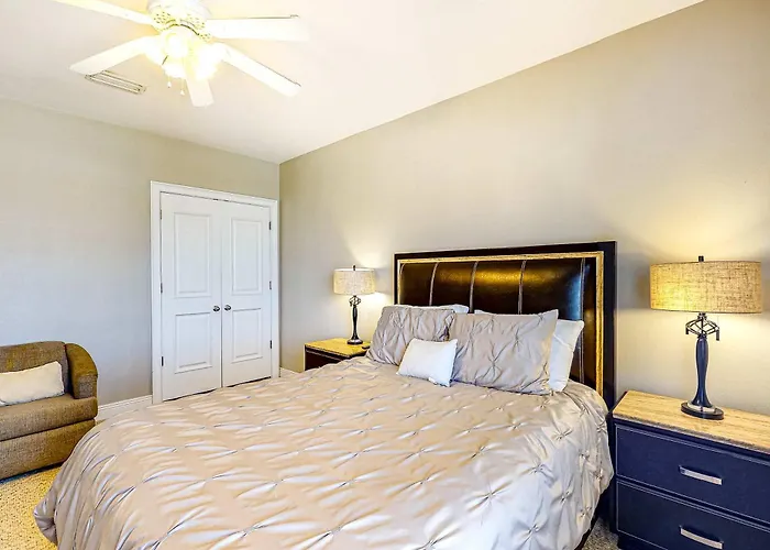 Roomy Coastal Gulf Front Retreat With Private Gulf-front Splash Pool & Gulf View