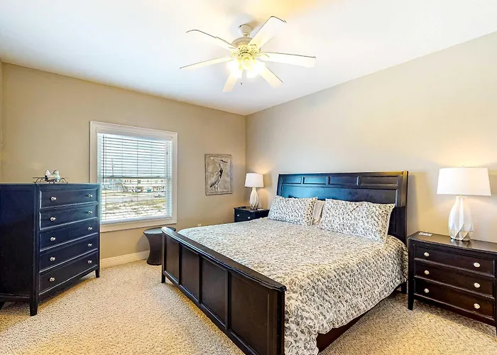 Roomy Coastal Gulf Front Retreat With Private Gulf-front Splash Pool & Gulf View Holiday home *