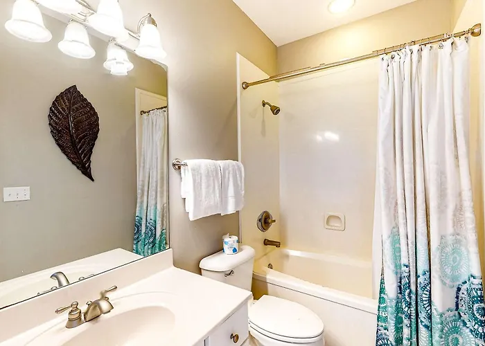 Roomy Coastal Gulf Front Retreat With Private Gulf-front Splash Pool & Gulf View