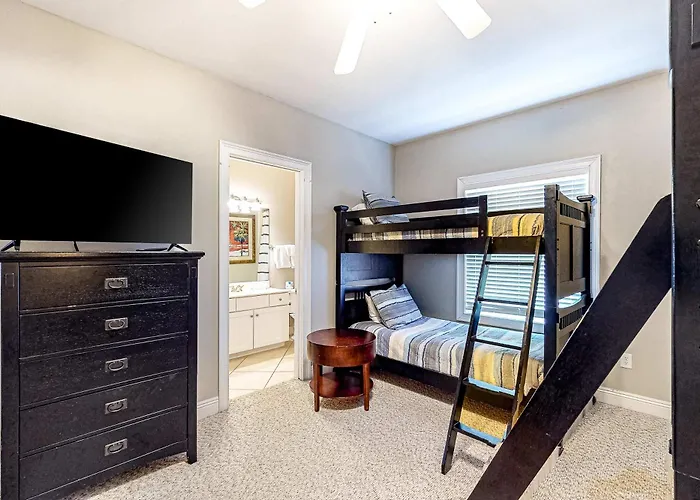 Roomy Coastal Gulf Front Retreat With Private Gulf-front Splash Pool & Gulf View Holiday home