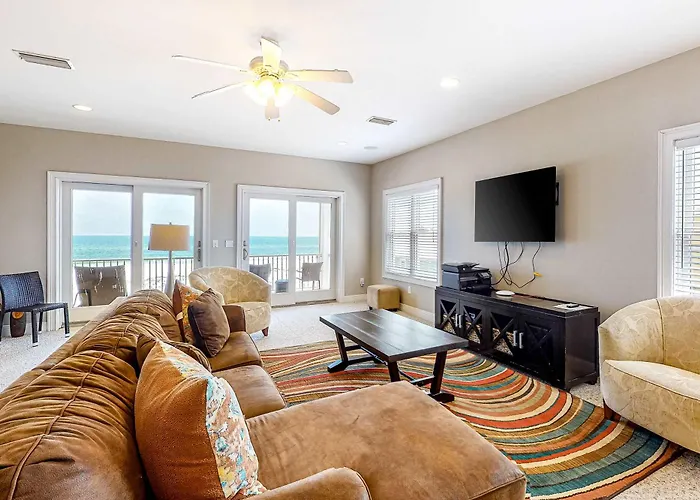 Roomy Coastal Gulf Front Retreat With Private Gulf-front Splash Pool & Gulf View