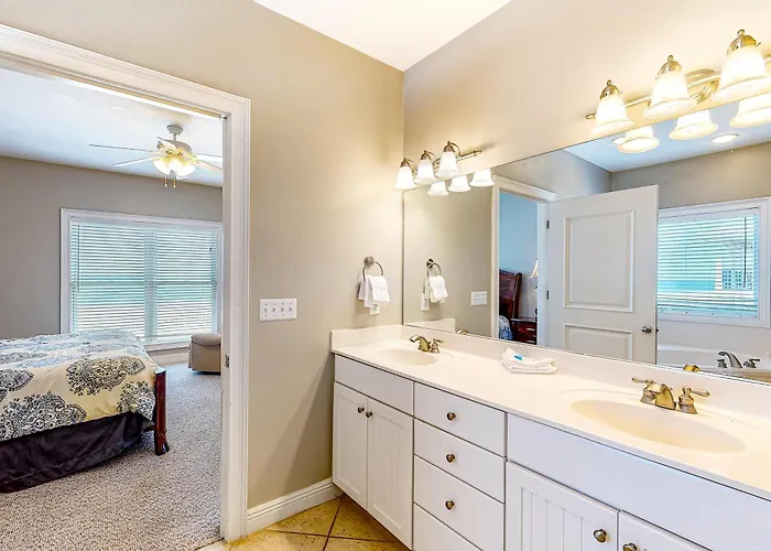 Holiday home Roomy Coastal Gulf Front Retreat With Private Gulf-front Splash Pool & Gulf View