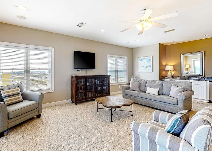 Roomy Coastal Gulf Front Retreat With Private Gulf-front Splash Pool & Gulf View Holiday home *