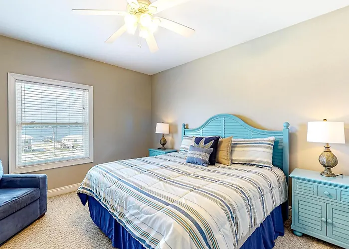 Roomy Coastal Gulf Front Retreat With Private Gulf-front Splash Pool & Gulf View Holiday home