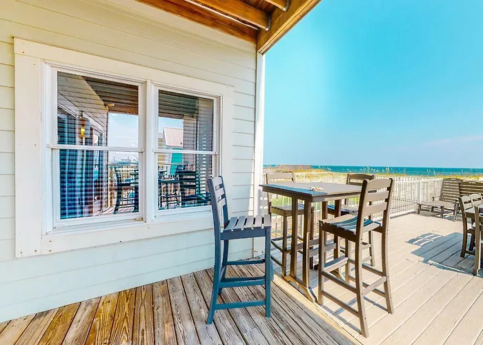 Roomy Coastal Gulf Front Retreat With Private Gulf-front Splash Pool & Gulf View *